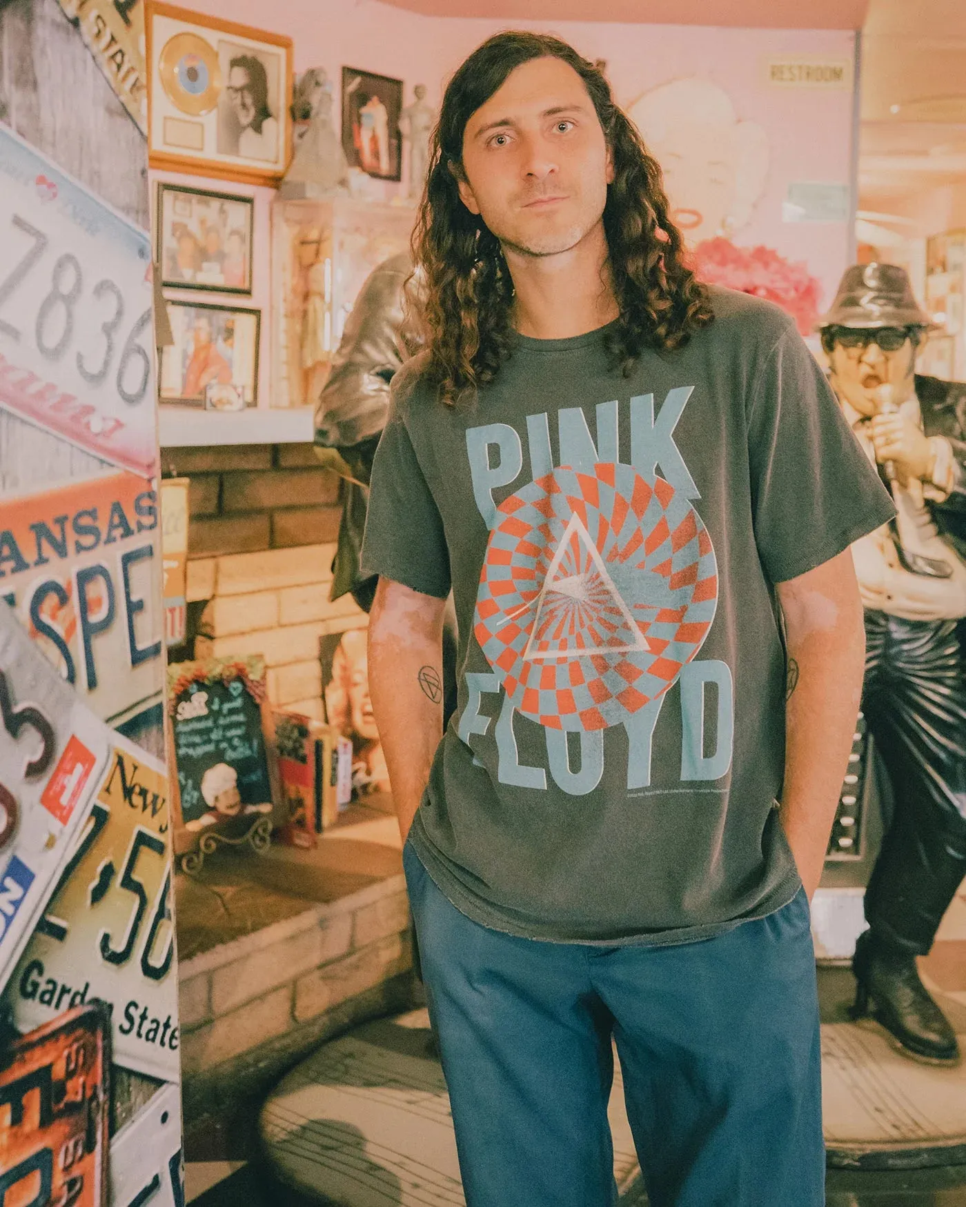 Junk Food Pink Floyd Circle Pattern Tee - VINTAGE BLACK